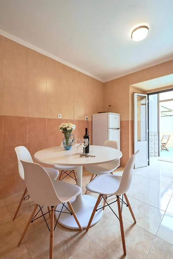 Spacious And Renovated Apartment With Amazing Patio, By Timecooler Lisboa 0*,  Portugal