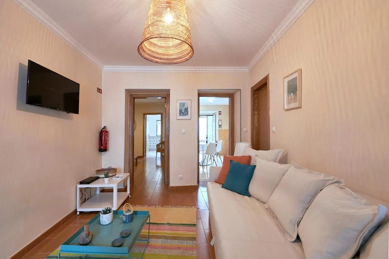 Spacious And Renovated Apartment With Amazing Patio, By Timecooler Lissabon 0*,