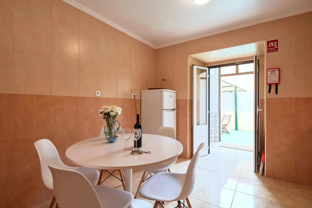 Spacious And Renovated Apartment With Amazing Patio, By Timecooler Lissabon